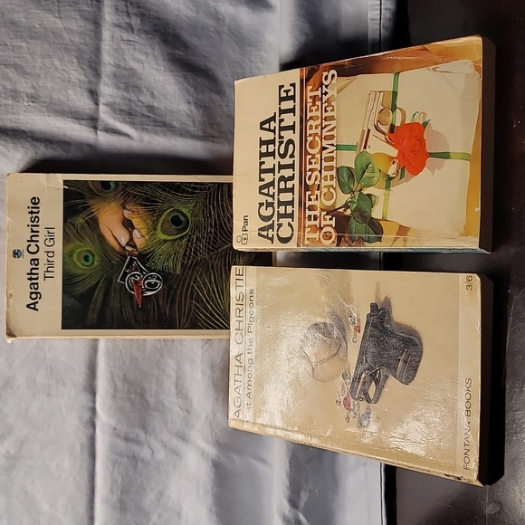 3 x vintage Agatha Christie Novels - Picture 1 of 12
